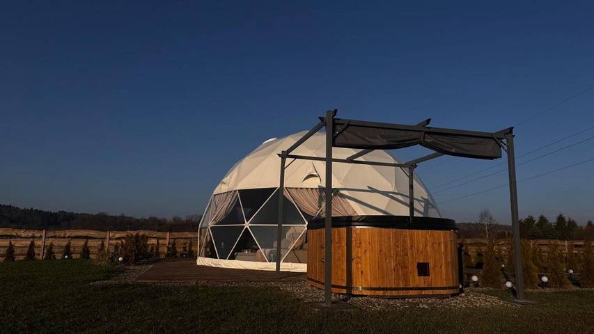 Namiot dla 5 osób, z widok i ogród oraz taras, zwierzęta dozwolone w Uherce Mineralne