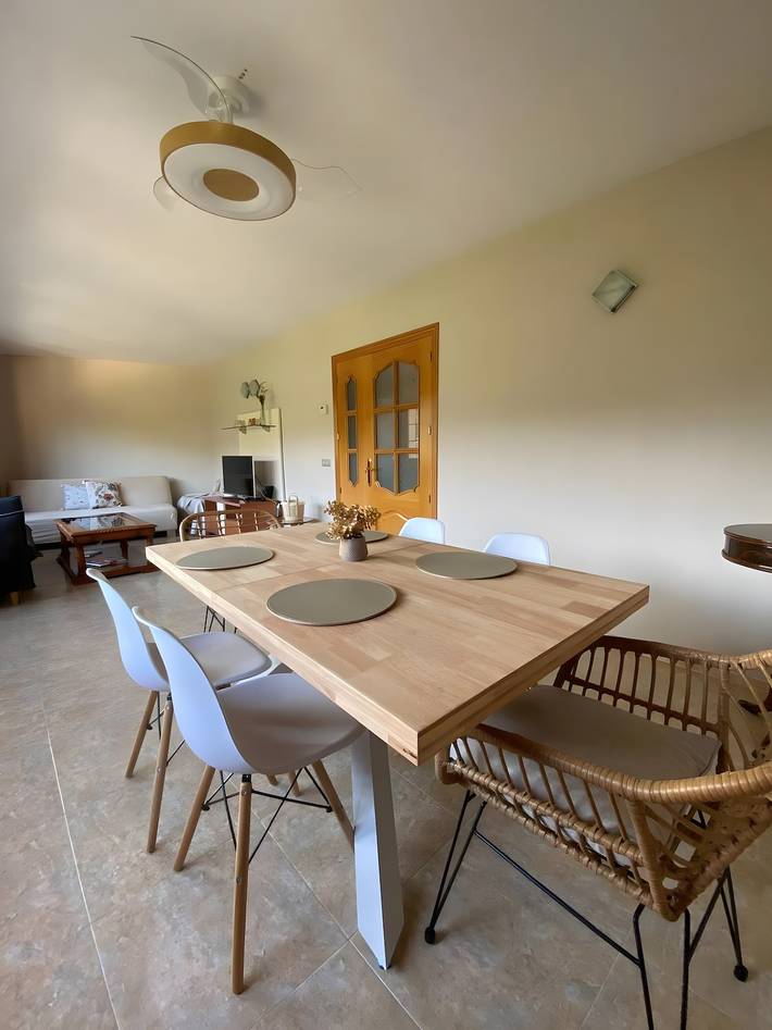 Entire apartment, Apartment 'Ca La Cabrera' with Mountain Views, Private Terrace and Wi-Fi in Alfara de Carles, Massis dels Ports