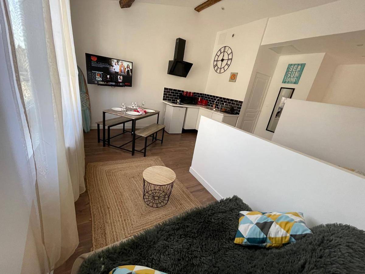 Appartement entier, Apartment with Shower in Niort, Région de Niort