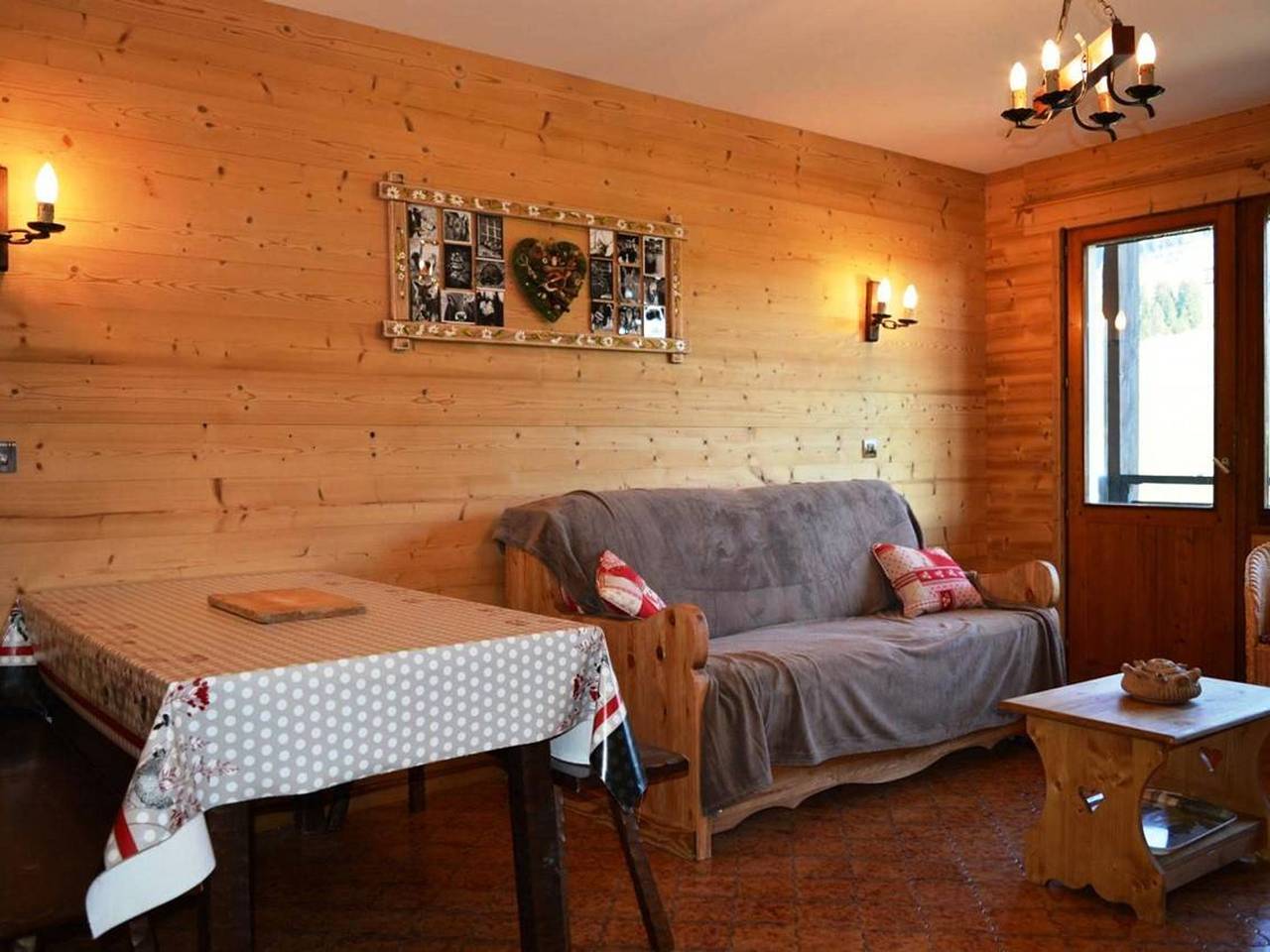 Apartamento entero, Apartamento con chimenea, balcón sur y parking en Le Grand-Bornand in Chinaillon, Le Grand-Bornand