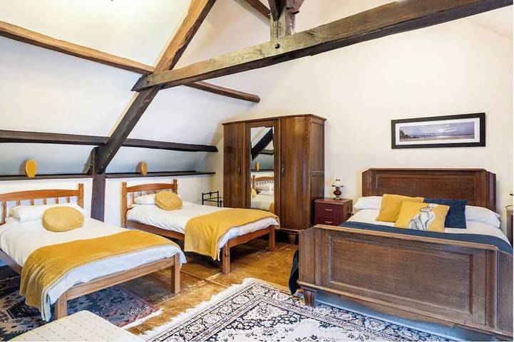 Grande maison avec piscine, terrasse, spa, bar et salle de jeux. Chambres en suite in Mohon, Région de Vannes