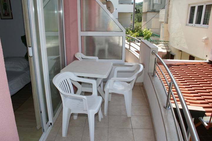 Apartament wakacyjny dla 4 osób, z balkon/ taras w Promajna