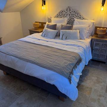 Gîte pour 3 personnes, avec vue ainsi que terrasse et jardin dans Le Guillaume