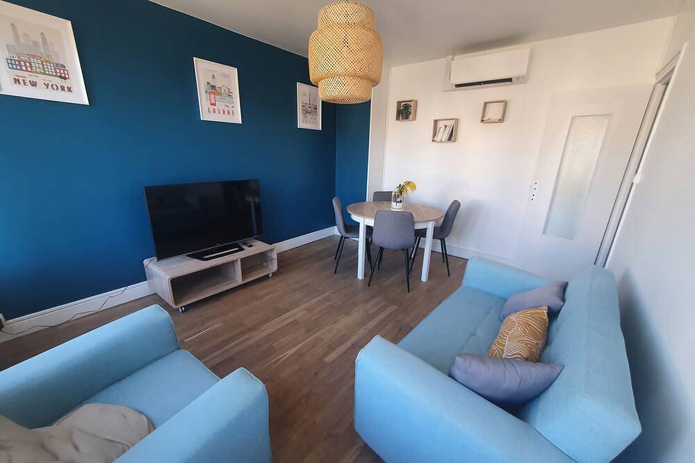 Cosy accommodation and small garden in the heart of Oradour in Oradour-sur-Glane, Rochechouart und Umgebung