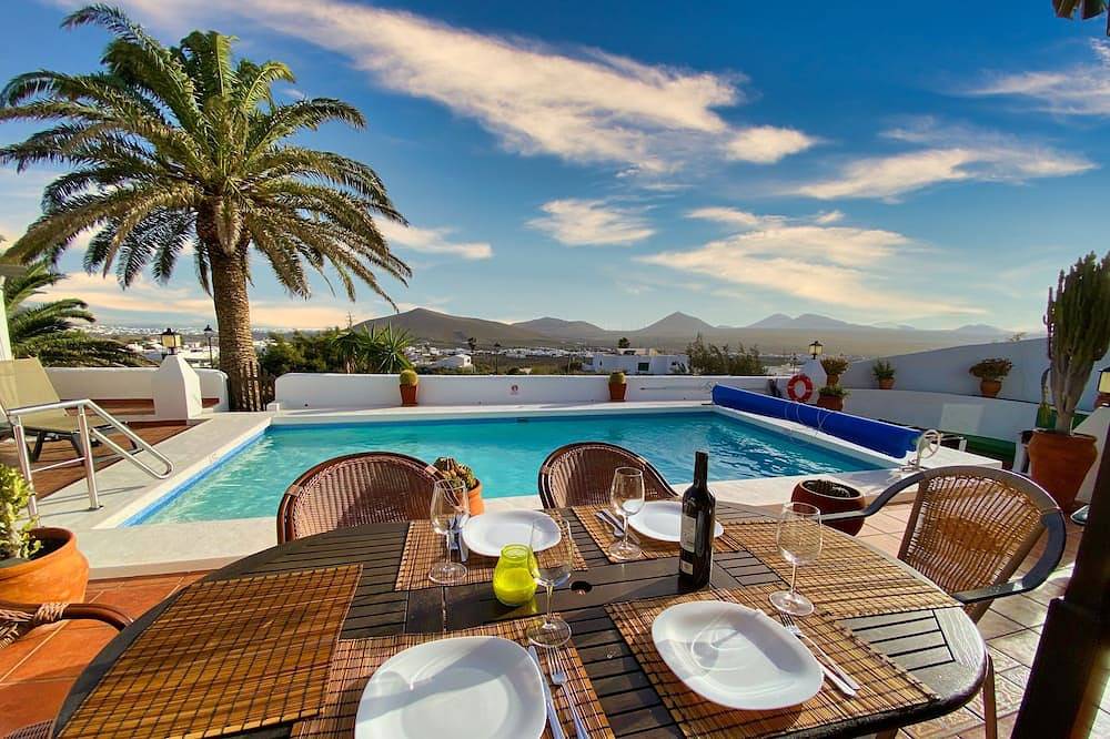 Spectacular rental home - Ocean and mountain view. Heated pool. Sleeps 6 in Nazaret, Teguise