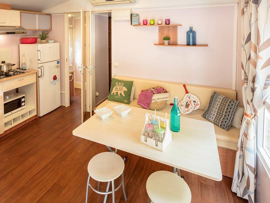Camping Le Val de Durance - Mobilhome 6 personnes - Mobil-home | Comfort | 2 Ch. | 4/6 Pers. | Terrasse simple | Clim. in Cadenet, Parc naturel régional du Luberon