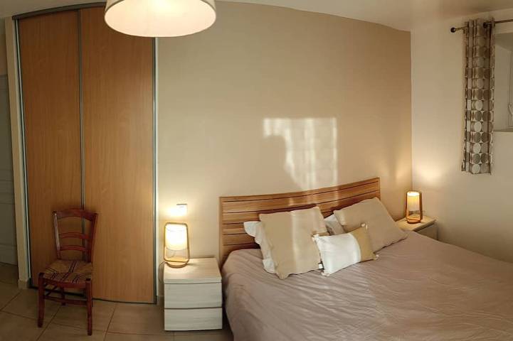 Location de vacances pour 8 personnes, avec piscine et jardin à Ménerbes - 2