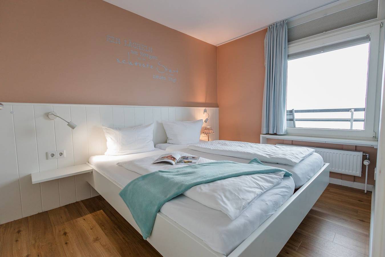 Ganze Wohnung, "Traumhafte Ferienwohnung mit Meerblick und Sandstrand direkt vor der Tür!" in Wyk auf Föhr (Stadt), Wyk auf Föhr