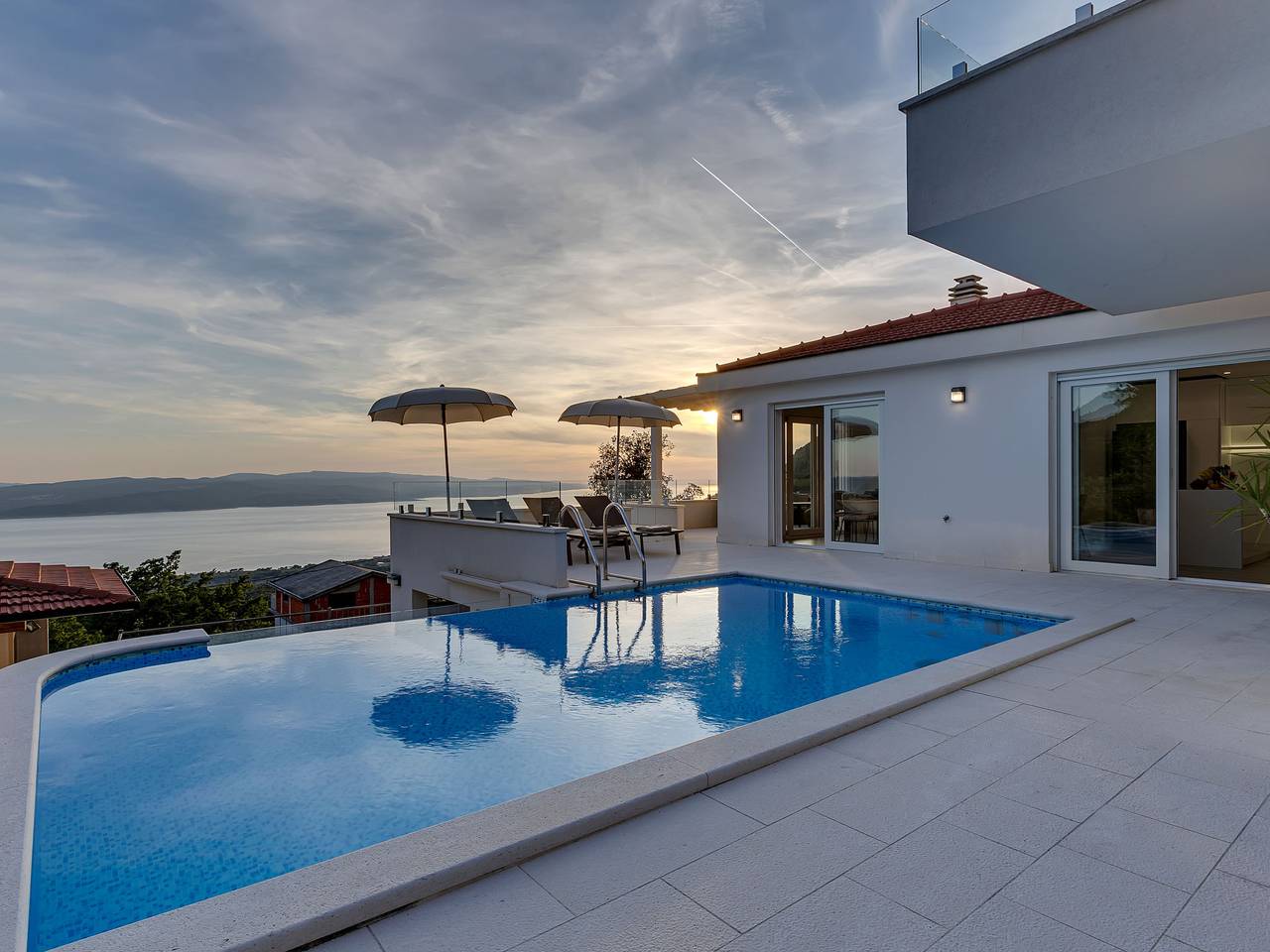Feriehus for 10 personer med terrasse in Baska Voda, Makarska Riviera