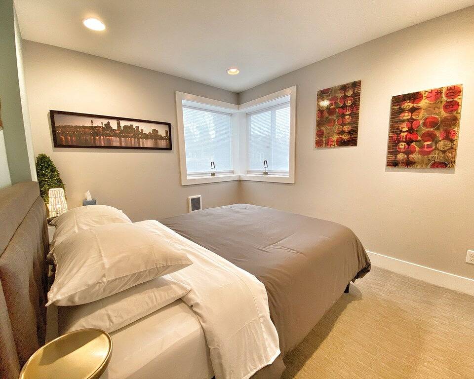 Ganze Wohnung, Luxuriöse private Wohnung - voll ausgestattete Küche, Wäscheservice, Schlafmöglichkeiten für 4, Prime Location! in Portland, Multnomah County