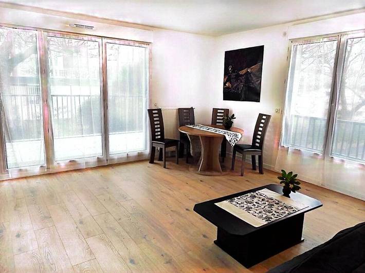 Appartement de vacances pour 6 personnes, avec Balcon et Terrasse ainsi que Jardin et Piscine