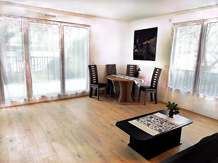 Apartamento de vacaciones para 6 personas, con piscina además de vistas y jardín - 1