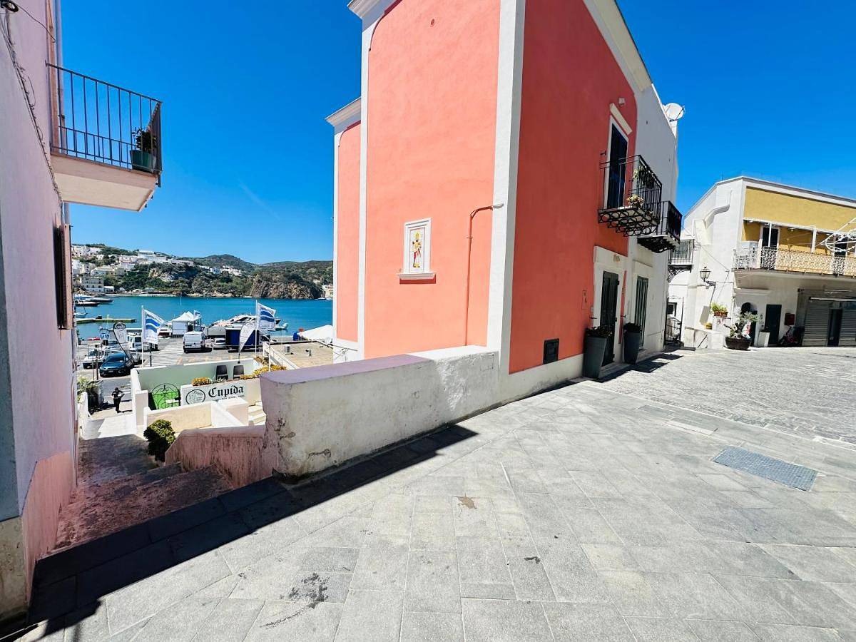 Clorinda - Immobilevante in La parata, Ponza