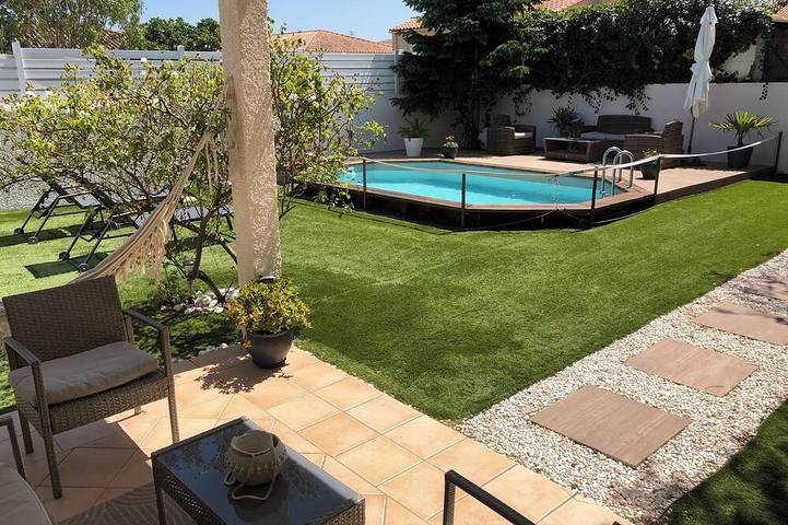 Location de vacances pour 8 personnes, avec jardin à Montescot