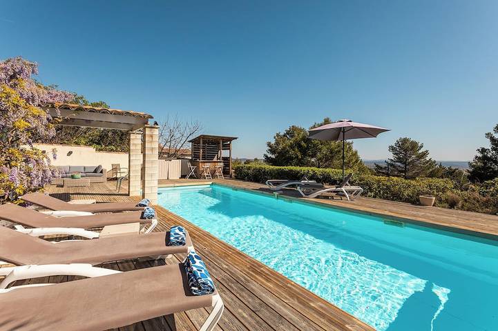 Location de vacances pour 6 personnes, avec jardin ainsi que terrasse et piscine, animaux acceptés à Siran