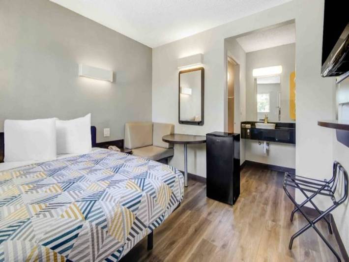Apartamento entero, Acogedora habitación con 1 cama doble | Mini refrigerador in San José, Silicon Valley