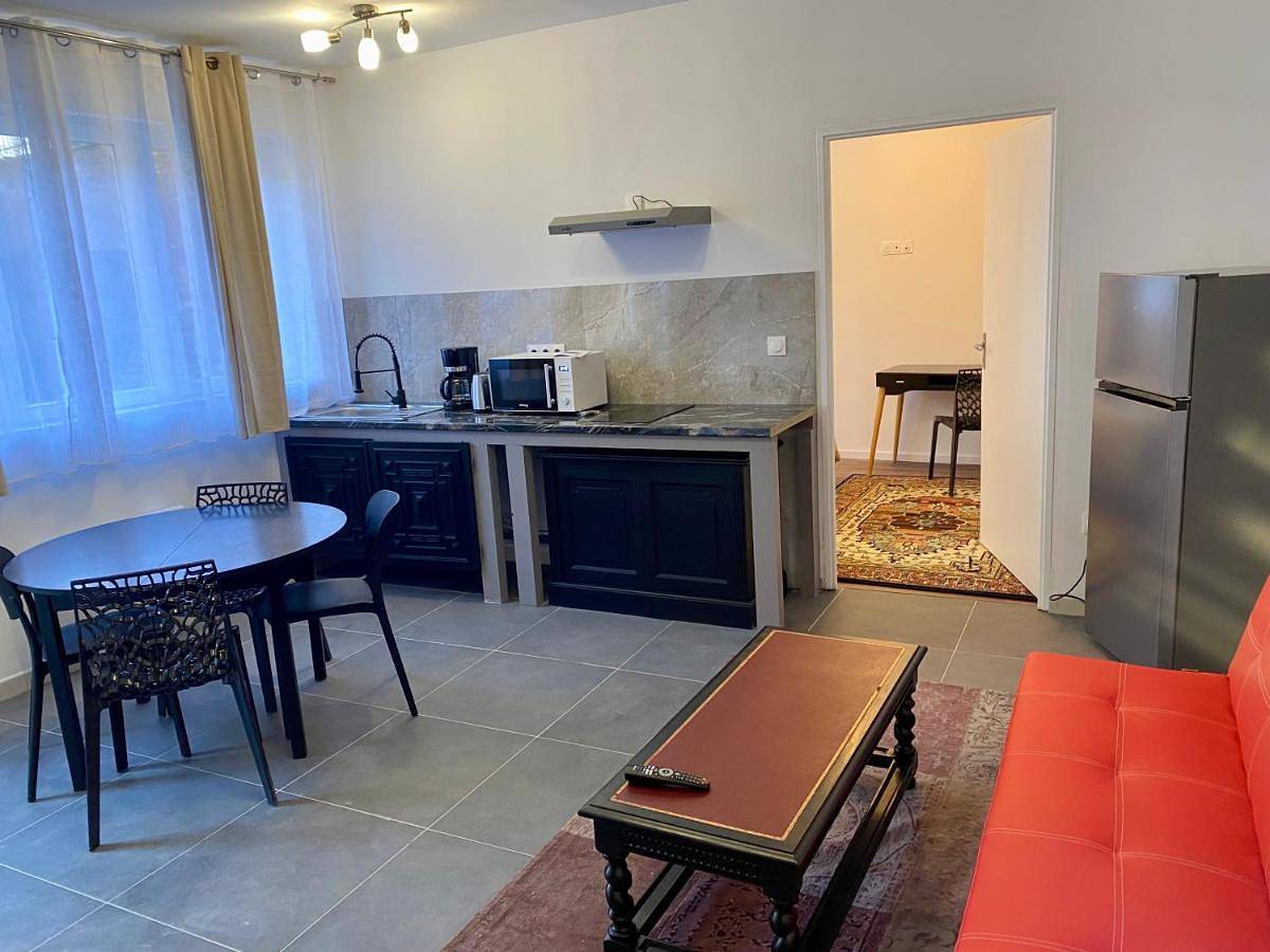 Appartement entier, One-Bedroom Apartment in Solesmes, Département Nord