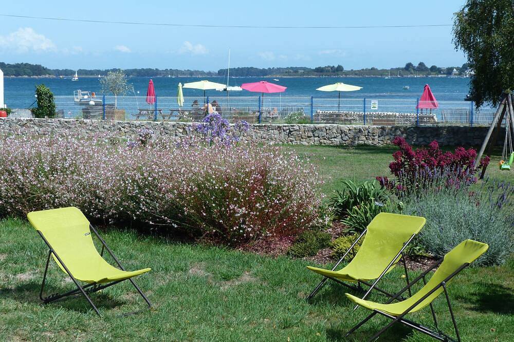 Grande Maison face Mer-plages et commodités accessibles à pied-grand jardin clos in Locmariaquer, Côte des Mégalithes