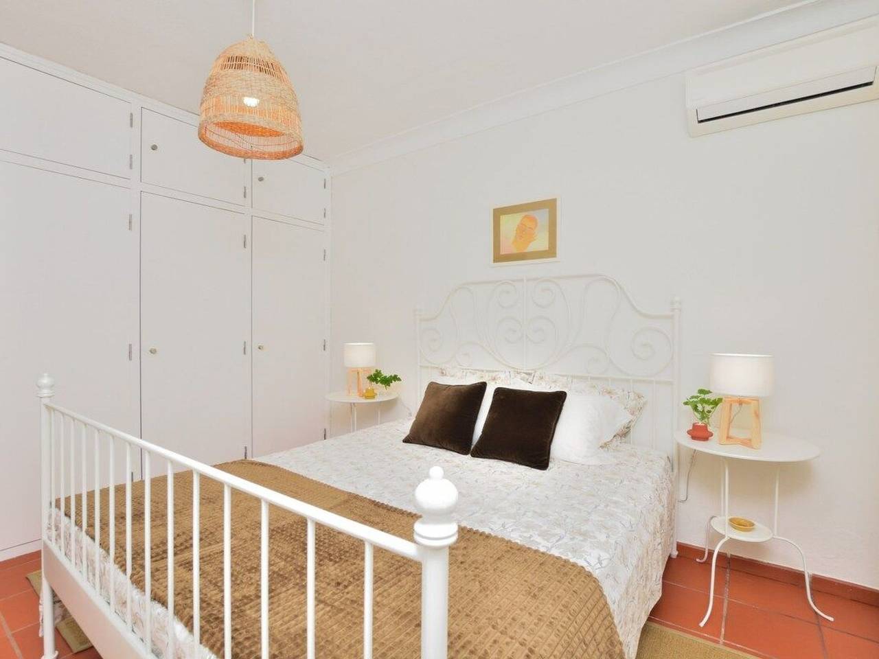 Mit Garten, Grill und Terrasse in Aroeira, Corroios