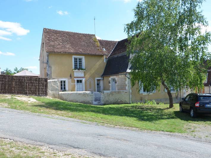 Charmantes Ferienhaus in Berry mit Jacuzzi und Terrasse in Le Blanc, Le Blanc und Umgebung