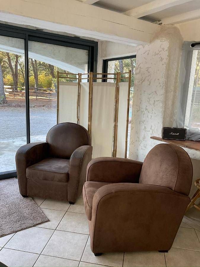 Chambre d’hôte pour 2 personnes, avec vue ainsi que jardin et piscine à Le Cannet-des-Maures - 2