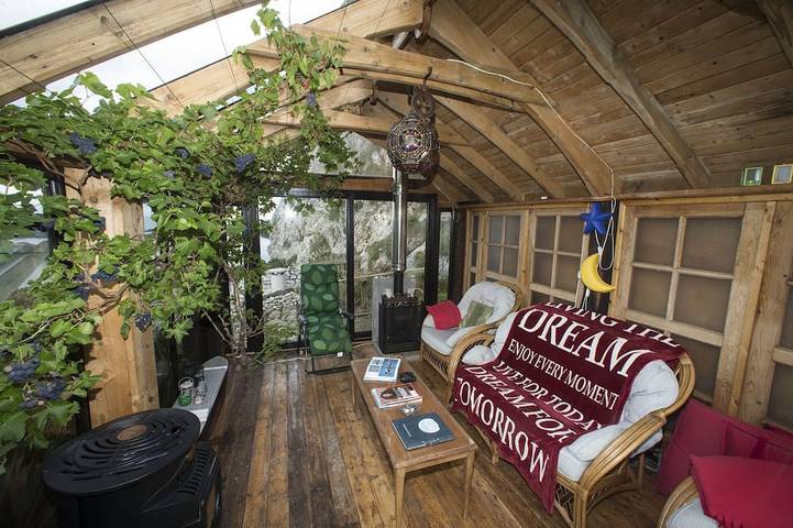 Schönes Ferienhaus direkt am Meer, weitläufige private Gärten, atemberaubender Meerblick. in Ballintoy, Grafschaft Antrim