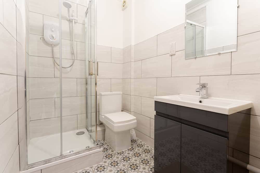 Geheel appartement, Mooi appartement met 2 slaapkamers in blaffen, 30 minuten naar het centrum van Londen, het stadscentrum van winkels in Barking and Dagenham, Londen