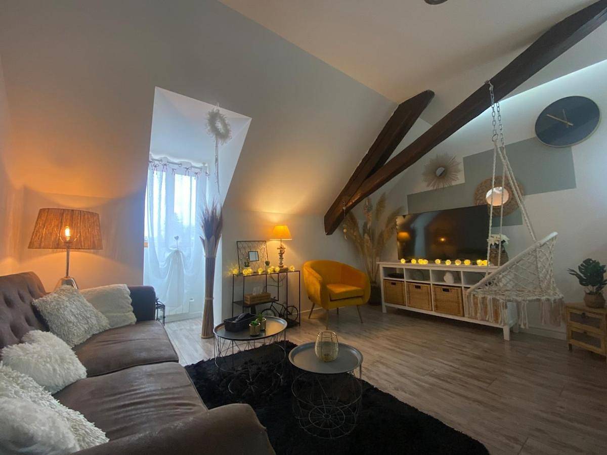 Appartement entier, One-Bedroom Apartment in Delle, Massif du Jura