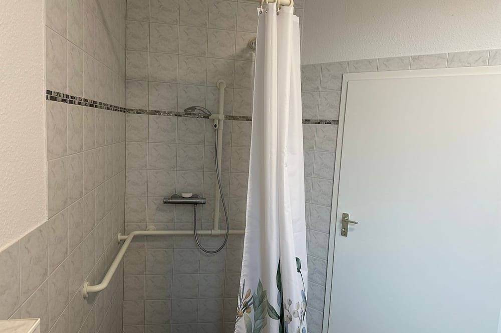 Ganze Wohnung, Gemütliches barrierefreies Apartment nahe der Peene – Komfort für Zwei in Neukalen, Kummerower See