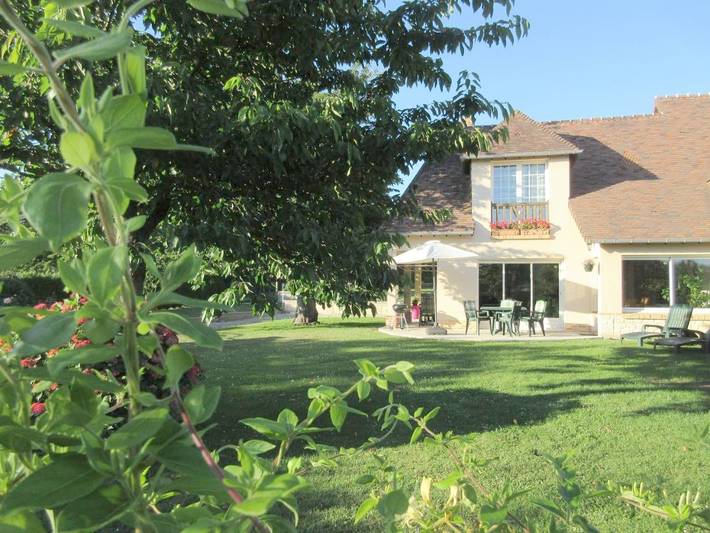 Location de vacances pour 5 personnes, avec Balcon et Terrasse ainsi que Jardin et Vue sur le lac à Jumièges