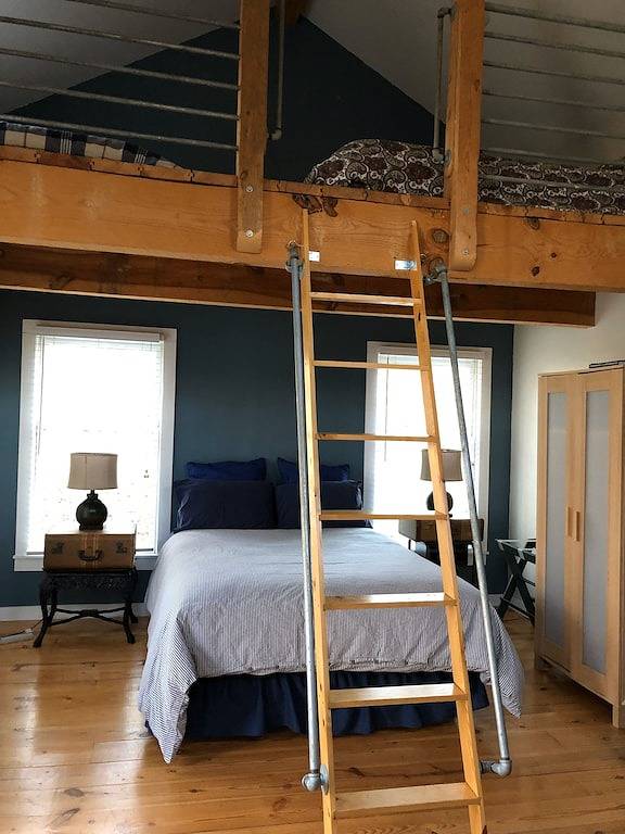 Vacation rental for 13 people, with yard and terrace, with pets in Winston-Salem