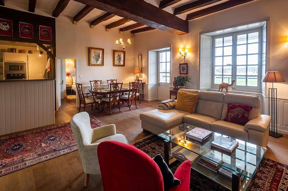 Appartement entier, Luxury apartment overlooking the River Loire, close to Château and restaurants. in Amboise, Région de Tours