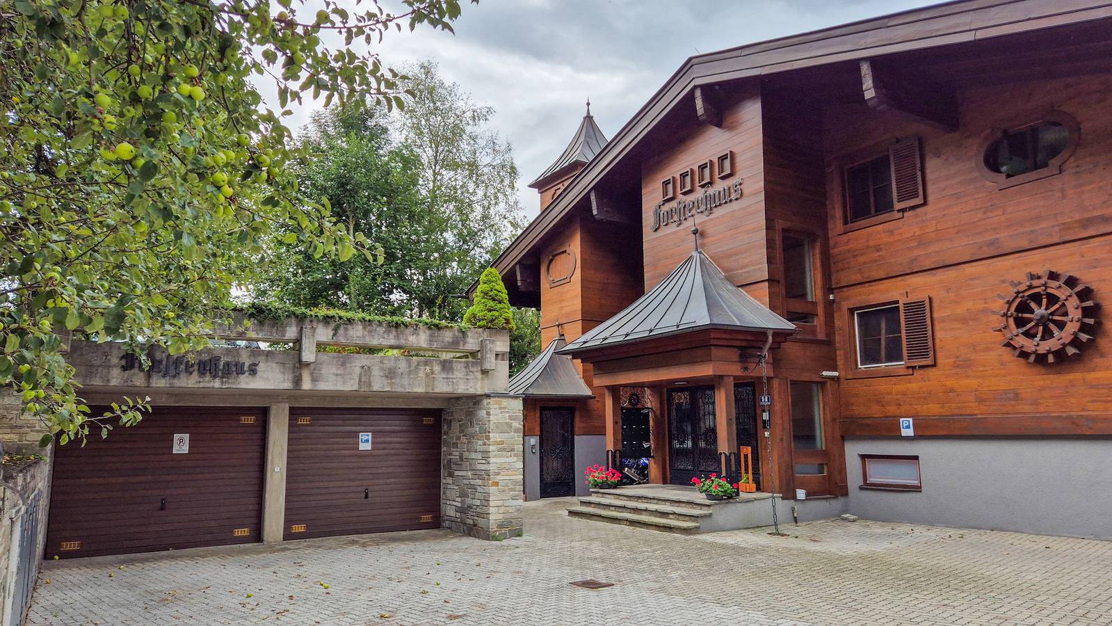 Entire apartment, Penthouse Forsterhaus - glacier view in Zell am See, Kitzbuehl alps