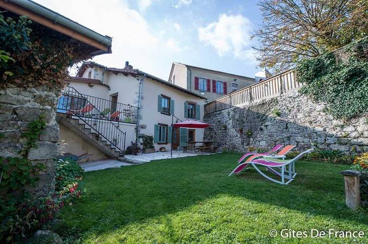 Gîte pour 6 personnes, avec Terrasse ainsi que Jardin et Vue à Marat