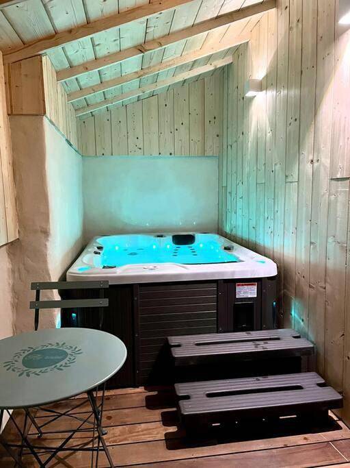 Appartement entier, La Merlère : Gîte de charme & Jacuzzi in Langon, Région de Langon