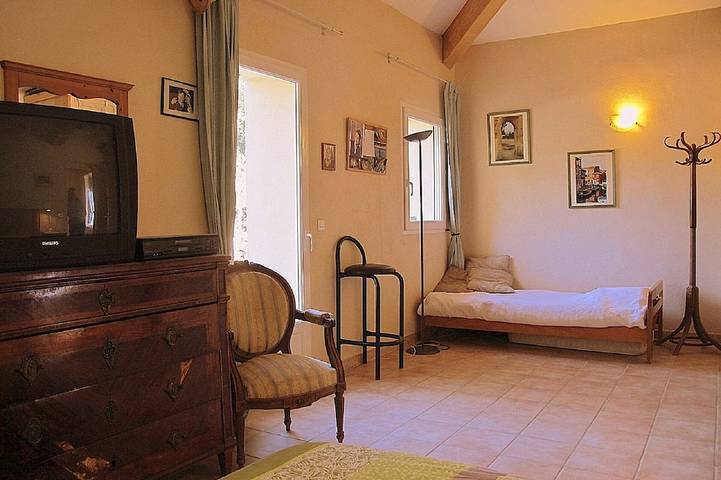 Location de vacances pour 12 personnes, avec jardin et terrasse à Junas - 4