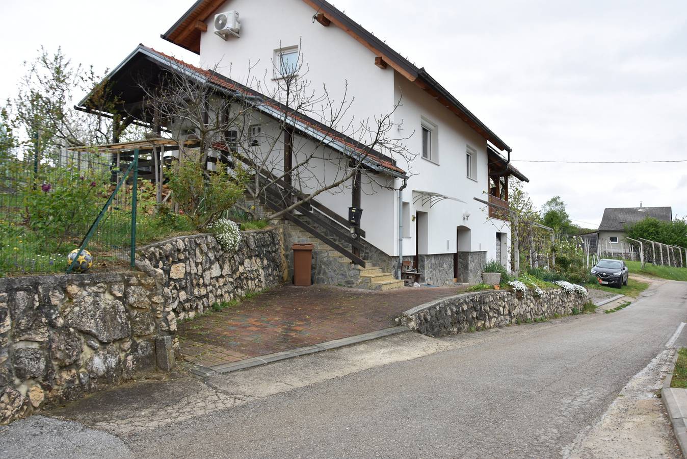 Ganzes Studio, Studio vom Garten umgeben  in Möttling, Slowenien