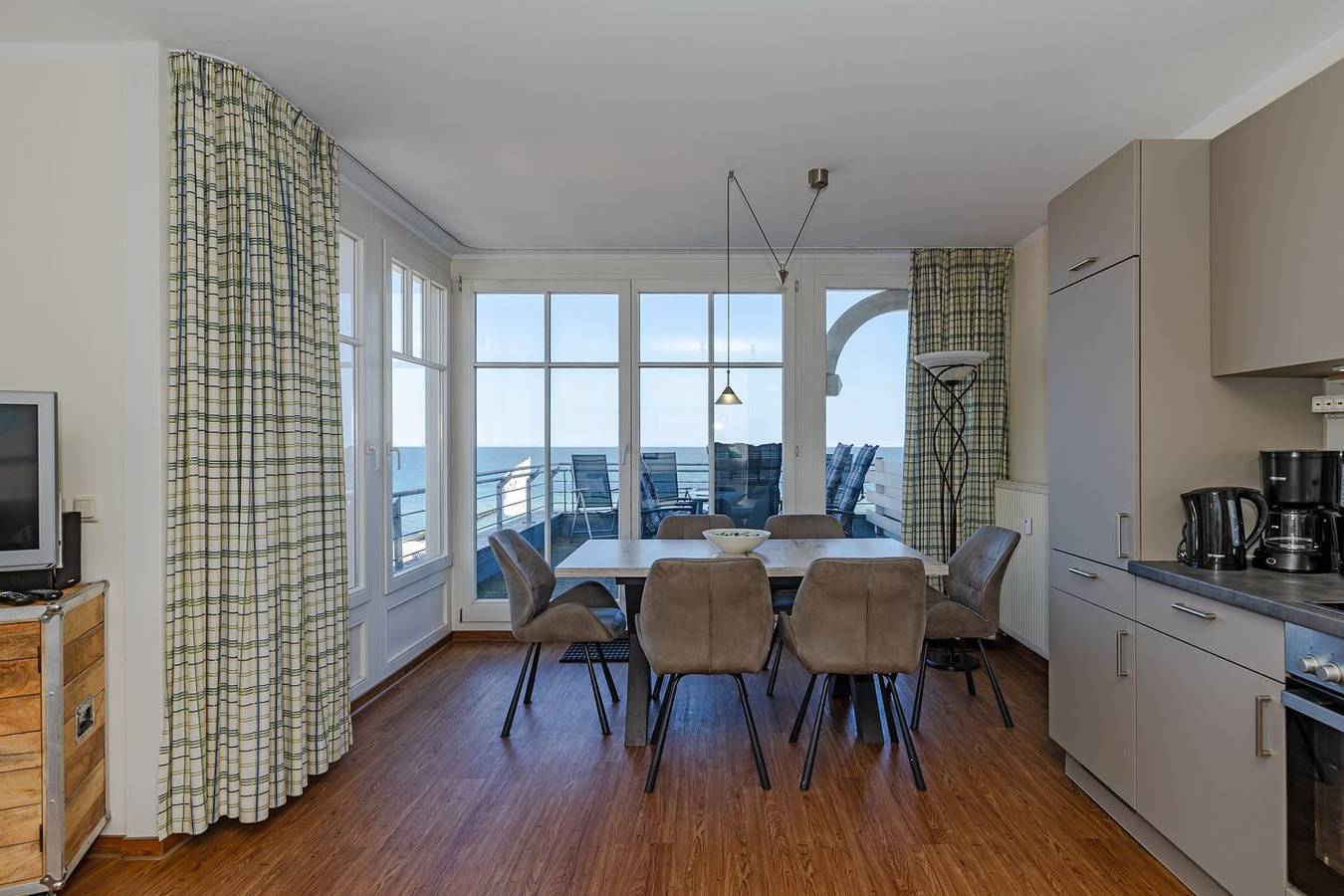 Ganze Wohnung, Ferienwohnung direkt an der Ostsee mit großem Balkon und einmaligem Meerblick! in Ostseebad Kühlungsborn, Kühlungsborn