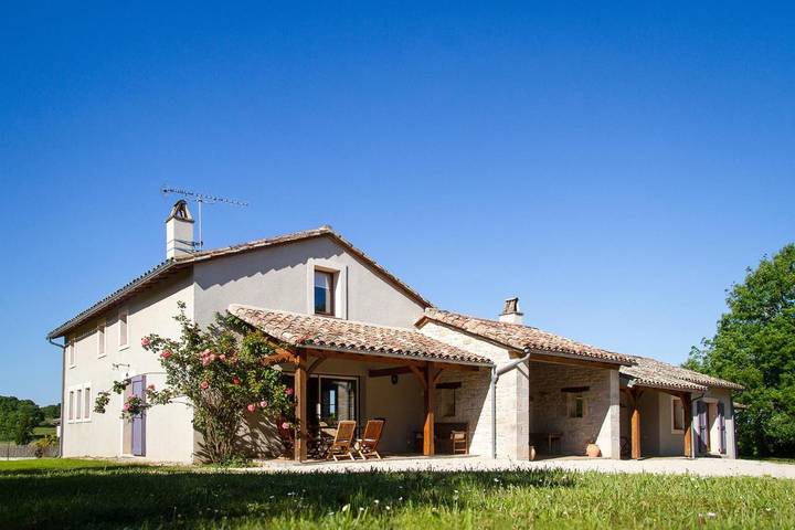 Location de vacances pour 12 personnes, avec Terrasse et Jardin ainsi que Piscine et Vue à Caylus - 3