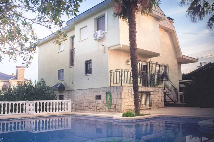 Chalet para 12 personas, con piscina y terraza en Provincia de Ávila - 2