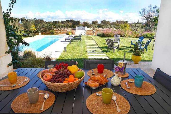 Casa vacanza per 6 persone, con giardino e piscina nonché panorama, con animali domestici a Latiano