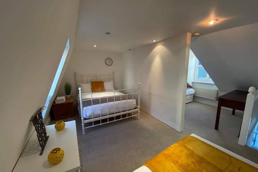 Family Cottage Ensuite with Terrace in Brighton, Sussex
