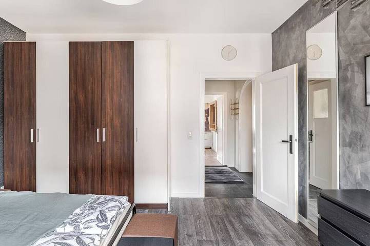 Entire apartment, Modern Boutique Suite near Düsseldorf Fair + private parking in Krefeld, Lower Rhine