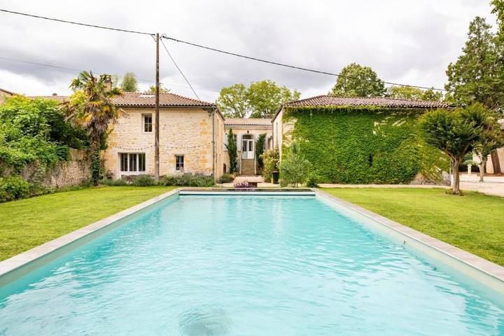 Location de vacances pour 11 personnes, avec vue ainsi que jardin et piscine à Cambes - 2