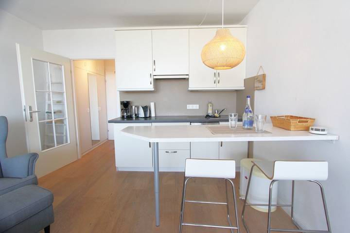 Ganze Wohnung, Hell eingerichtetes "Strandzimmer" in zentraler Lage. in Wenningstedt, Sylt