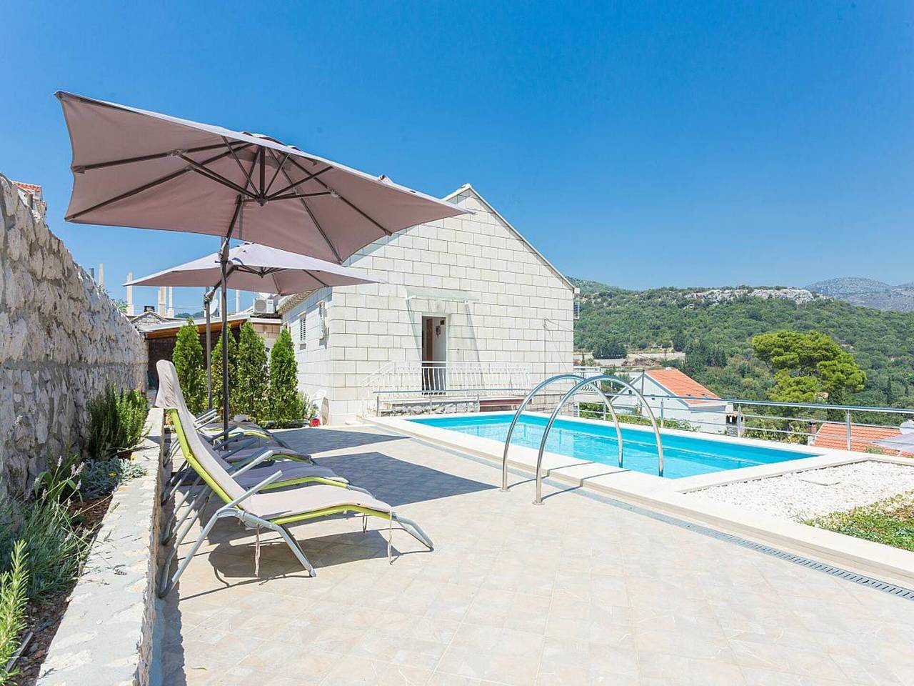 Geheel appartement, Holiday apartment Marko for 2 with pool and grill in Zaton, Grad Dubrovnik