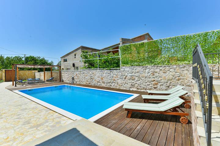 Stone villa Anita with pool in Galovac, Zadar