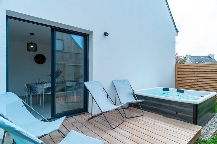 Gîte pour 4 personnes, avec jacuzzi ainsi que terrasse et jardin, animaux acceptés à Locmariaquer - 2