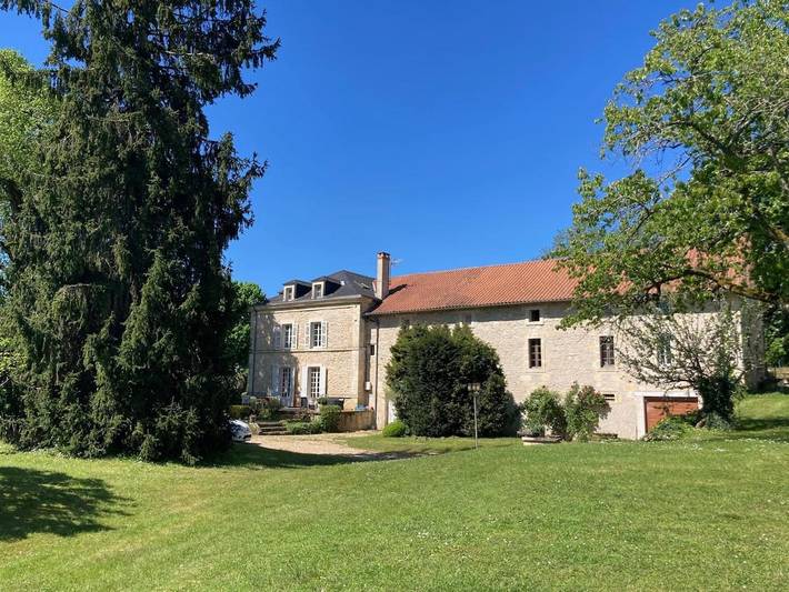 Location de vacances pour 10 personnes, avec piscine et terrasse à Négrondes - 3