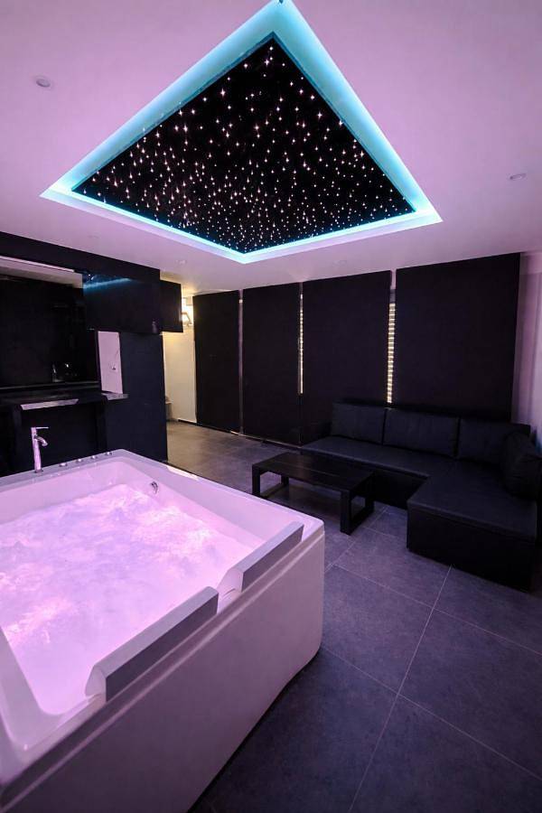 Apartamento de vacaciones para 4 personas, con sauna además de jacuzzi y jardín, Se admiten mascotas - 1